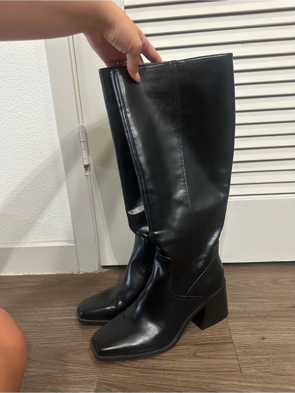 Classic Black Knee-High Block Heel Boots - Women